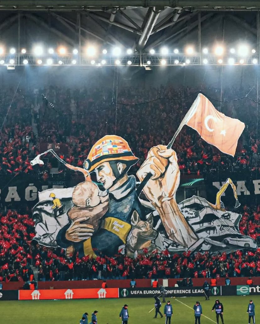 Tribüncü en asil duygunun insanıdır. Helal olsun.