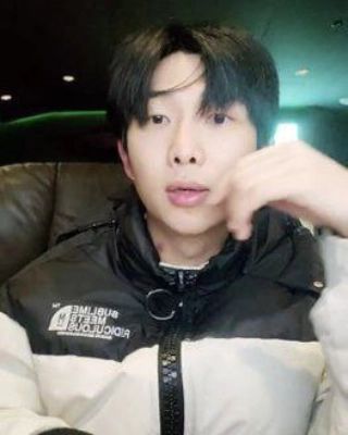 PurpleStationMX's tweet photo. Weverse Live
Parte 1
#KimNamjoon
#Rm #Liverm #rmweverse #NAMJOON #namjoonlive
💐🐟ClauJin💋✨ https://t.co/LC7HdjL0Wm
