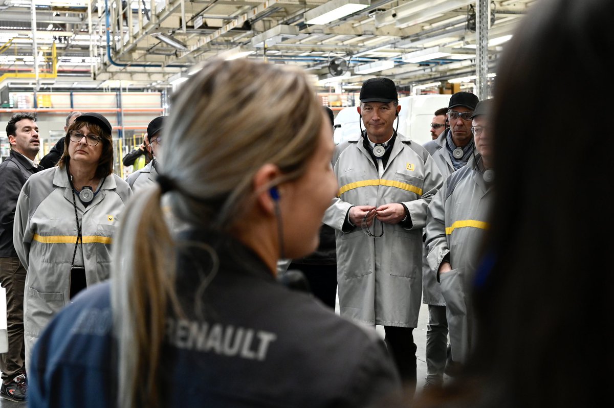 Franck_LEROY_'s tweet photo. Aujourd’hui, la transformation de la filière automobile est une réalité dans le #GrandEst.
#SOVAB donne l’exemple de ce qu’est une transition énergétique réussie.
Notre région s’engage avec force pour devenir un pôle de référence mondiale du véhicule électrique ! https://t.co/TZiLkSPsDG