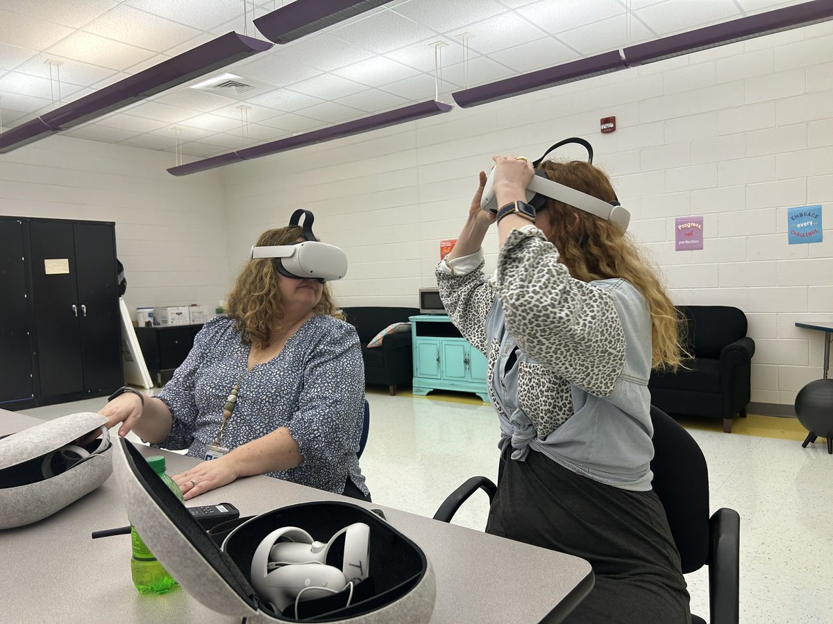 Kelly Stephenson tweet media