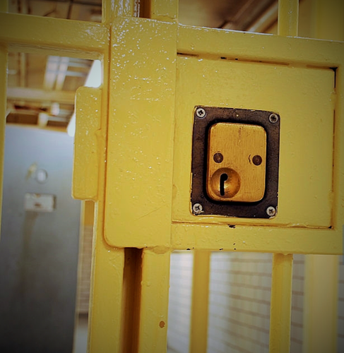 PSOSLanarkshire's tweet image. On 14/02/23 officers removed 3 knives from a 19yr old male in #Rutherglen and a knife and Cannabis from a 26yr old male in #EastKilbride 🙌

Officers are in our communities keeping you safe

Help us remove knives from our streets and reduce violence

#KeepingPeopleSafe