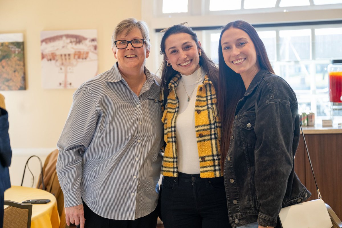 EmoryHenry_WBB's tweet image. Just a few pictures from our alumni event last weekend!! Thank you to everyone that attended and helped prepare!! It was great having so many of you back!! 💛💙🐝🏀