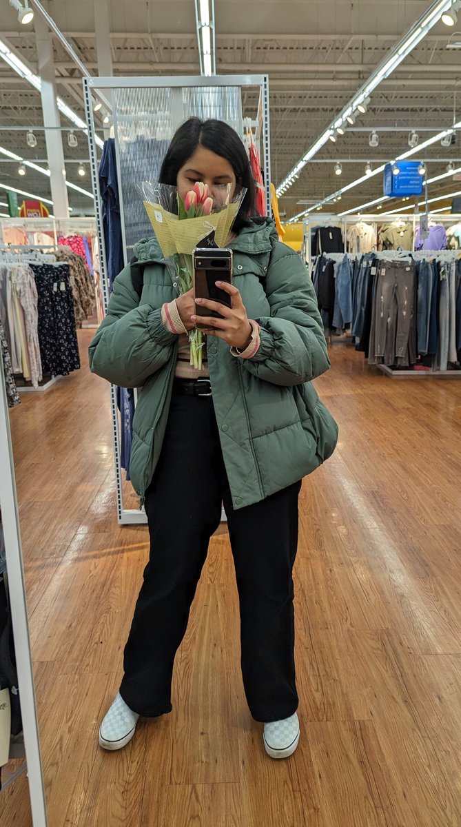 sheeshah_'s tweet photo. i can buy myself flowerssss 💐 https://t.co/vJrwt2kLyK