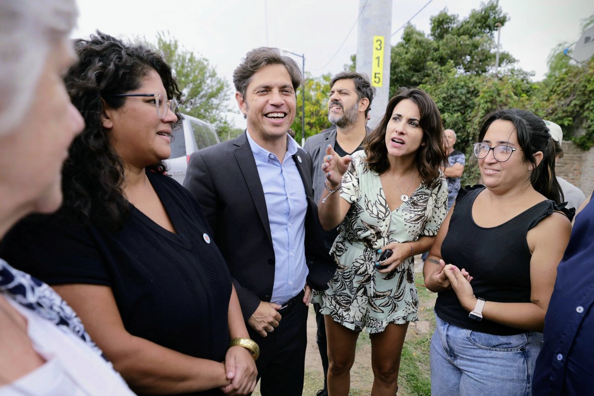 En #Chivilcoy recorrimos las obras de mejoramiento eléctrico de 40 viviendas en el barrio de los Inmigrantes, junto a <a href="/barriosromi/">Romina Barrios</a> y <a href="/cotyalonso/">Coty Alonso</a>.

Una iniciativa que impulsamos con cooperativas locales para mejorar la vida en el barrio y generar trabajo para las y los vecinos.