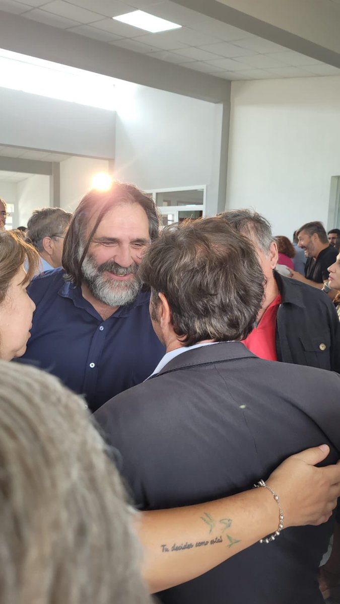 🏫 Hoy <a href="/Kicillofok/">Axel Kicillof</a> inauguró junto a <a href="/AlbertoSileoni/">Alberto Sileoni</a> el nuevo edificio de la Escuela Agraria N°1 "Valentín Coria" de Chivilcoy.

Se trata del edificio escolar número 131 finalizado con el programa #EscuelasALaObra.

Estuvieron presentes <a href="/RobiBaradel/">Roberto Baradel</a> y <a href="/MariaReigada1/">Maria Reigada</a>.