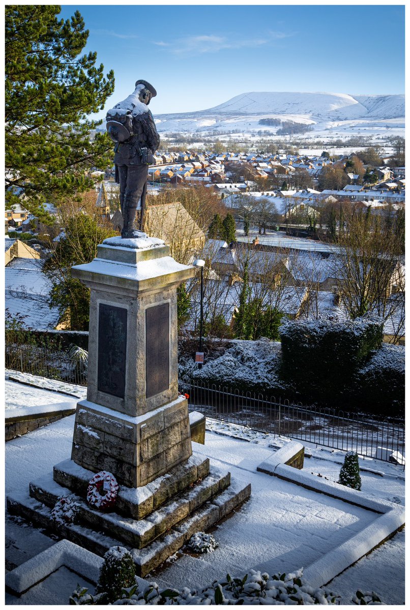 tonykirkphotos's tweet photo. January shots around Clitheroe. #clitheroe #ribblevalley #ribblefm #clitheroecastle #landscapephotography #landscapes #snow #january2023 #amateurphotography #Canon #canonphotography #Local #localphoto #localphotography https://t.co/BJuhIbTBmI