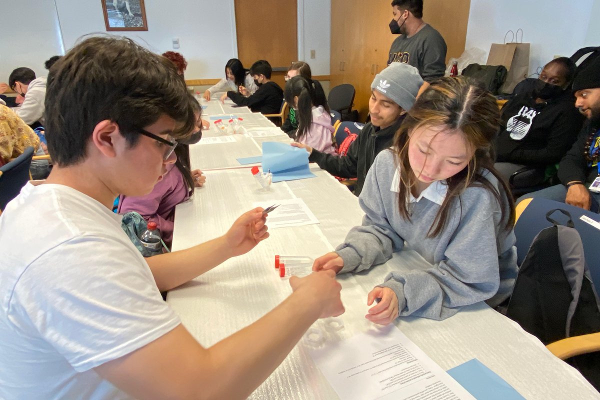 UCDavisPlants's tweet photo. message to high school scientists: “We need you!” @DianeMBeckles encourages teenagers to consider careers in science during a visit organized through @UCDavisBiotech &amp; managed by her #UCDavisUndergrads &amp; #UCDavisGradStudents. More https://t.co/VCcSVLdYMo
#1intheWorldPlantSciences https://t.co/gQJ85qCzVz