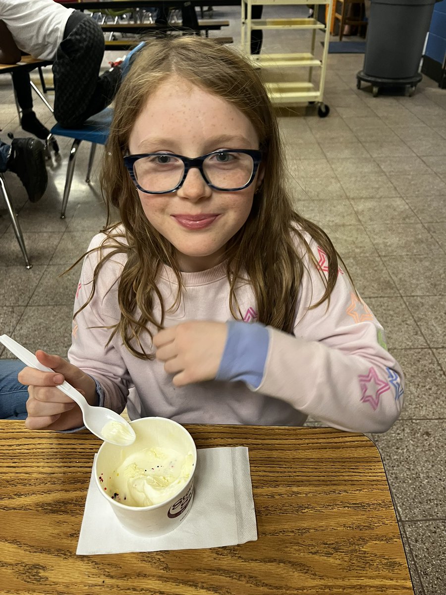 beccanson's tweet image. 5th Grade celebrated their 1,000th day of school today!!!!!