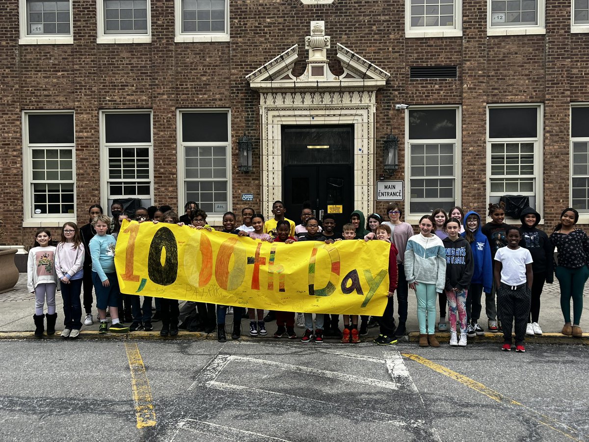 beccanson's tweet image. 5th Grade celebrated their 1,000th day of school today!!!!!