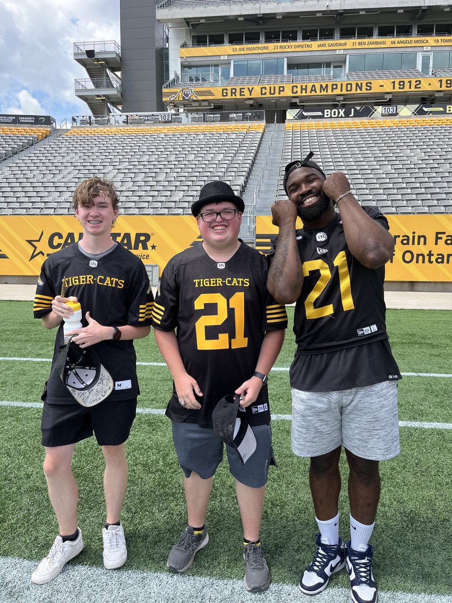 andyhouston03's tweet photo. It’s a good day to be from the hammer!!
@blitzboxpod @Simoni_Lawrence @LucasBuffo3 @Ticats @oskeewaawaa https://t.co/C5NrHMANOd