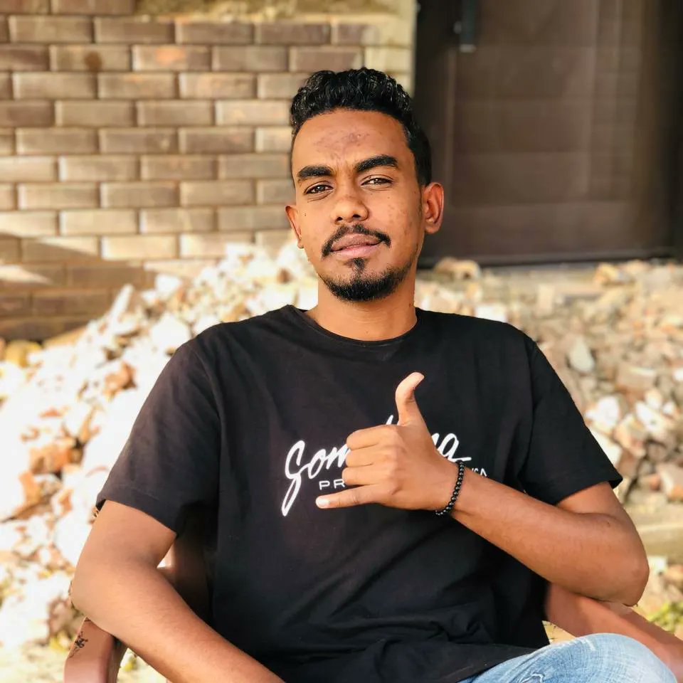 Adhooomy0's tweet photo. ليس هناك ظلام مستمر ،
ولاعتمة أبدية ،
لابُد للشمس أن تُشرق ..🖤🕊 https://t.co/EFNmNyyDbE