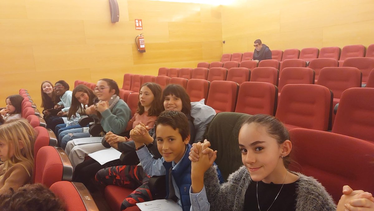 Minimonituca's tweet image. Un aplauso enorme al equipazo 💪de lectura @CeipElPeral  titulares y suplentes viviendo, compartiendo, experimentando el arte de leer y comunicar ¡Enhorabuena a los ganadores! Nosotros seguiremos aprendiendo @cfievalladolid @educacyl #LecturaCyL