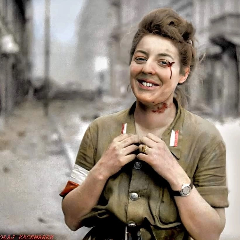 historydefined's tweet photo. Polish girl, Lidka, 21, member of the resistance, during Warsaw uprising 1944. Survived the war, died in 1993. https://t.co/2gKATqkIHa