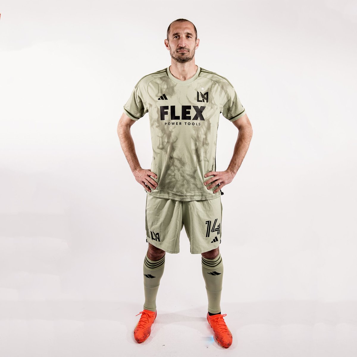 🤮 hässlich 🇩🇪 

#lafc 🖤💛