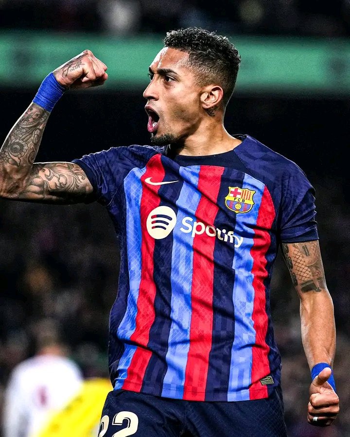 mygtvsports's tweet photo. Raphina levels it !! 

Barcelona 2-2 Man United 

#GTVSports https://t.co/sXHEOtjxGZ