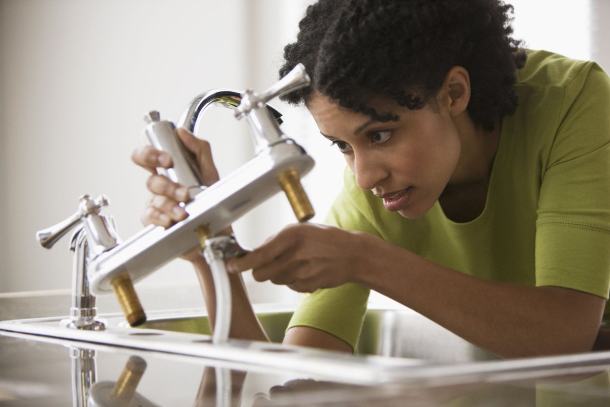 ForgatchThe's tweet image. Preparing to #buyahome should include reading this article. #realestatetips  cpix.me/a/163882417