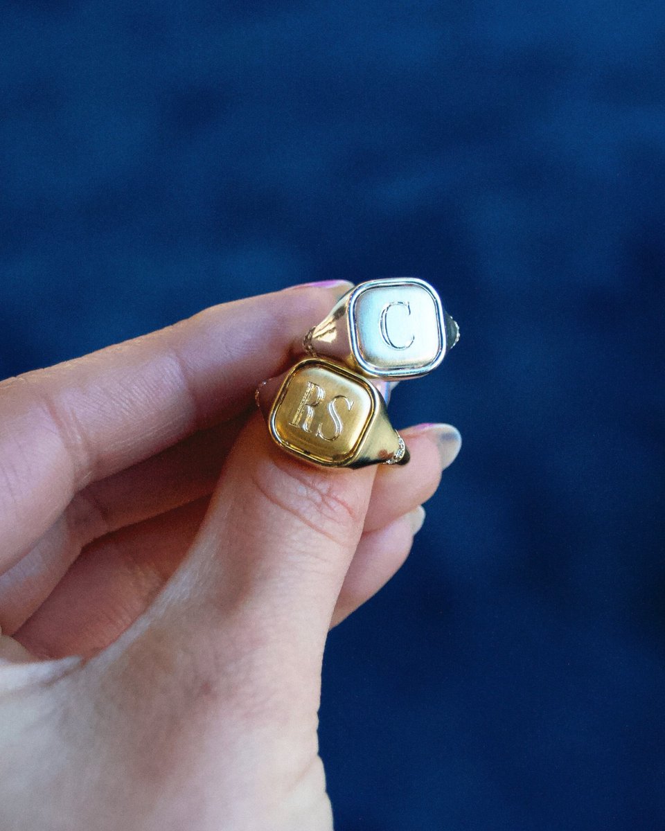 CastJewelry's tweet image. Winter Wonder ❄️ The Snowcap Getaway Signet is the must-have ring for your winter getaway. On one side it features sparkling white diamonds and on the other a smooth silver space for you to engrave something special. We are packing it for our next Tahoe trip #CastWonder
.
.
.
.
.