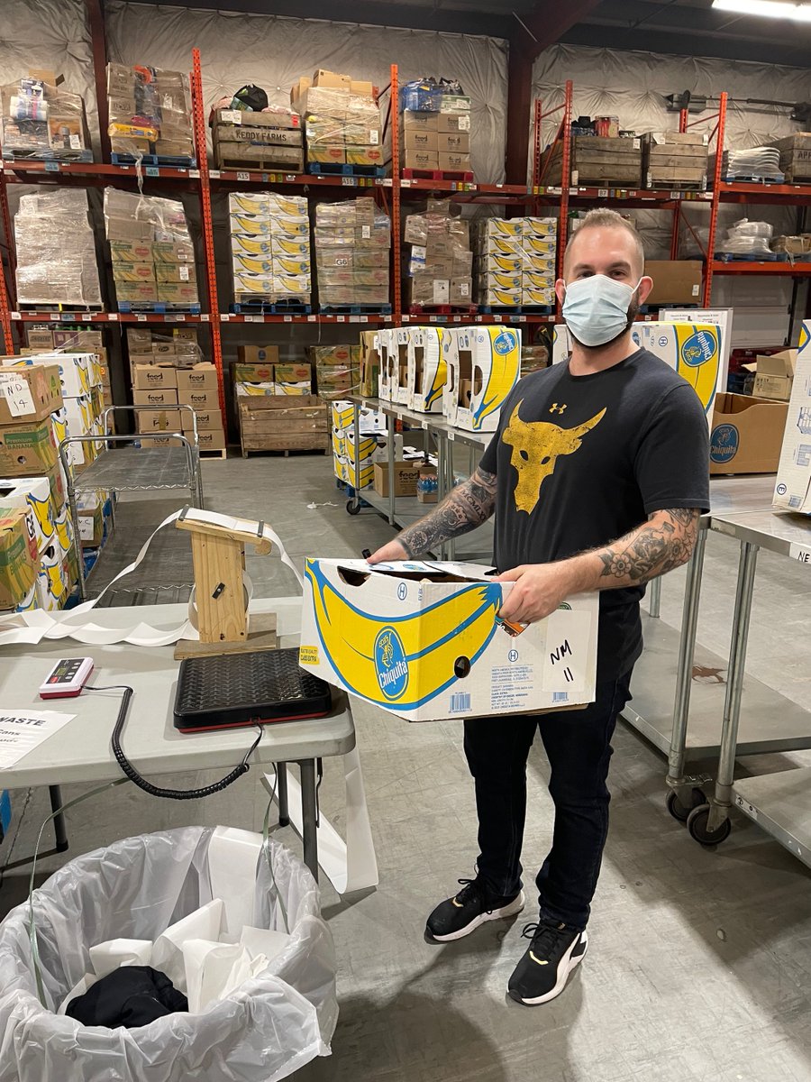 Another incredible day volunteering at Feed NS! Here's our Client Advisor, Connor Merlin, helping to sort and package food at the distribution center earlier today.

We love supporting an organization that does such great work!

#FeedNS #volunteer #community #ourvalues #Cabco