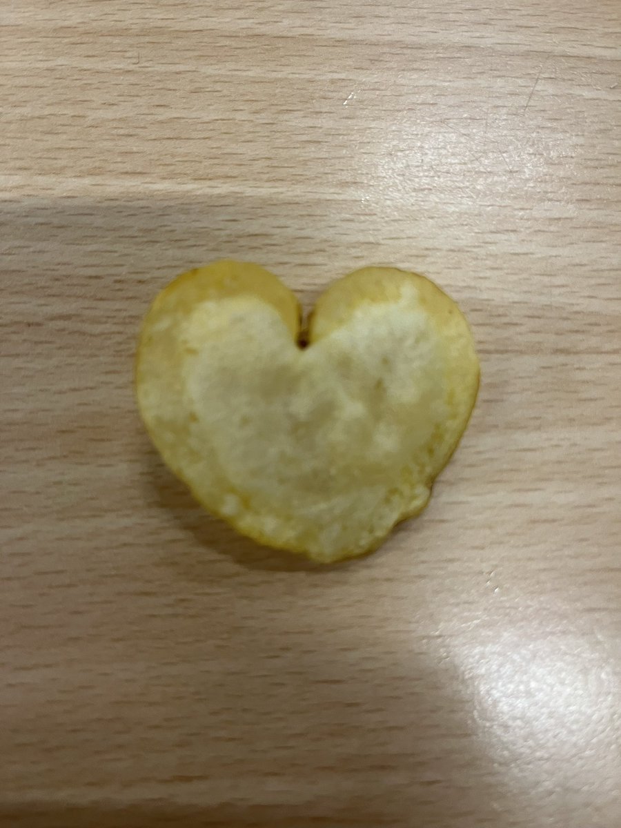ZoeyMarriott's tweet photo. @walkers_crisps #LovefromWalkers https://t.co/BmA5Y7vsKF