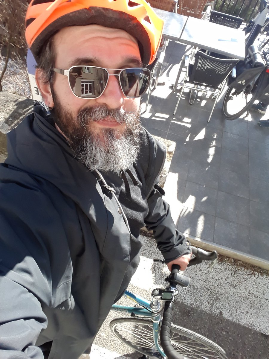 LeCycloDoc's tweet photo. Dites vous que là, je bosse. 😎
Mon metier est pas dégueu quand même. 
(Et la brasseries des Lavandes à sainte jalle, dans le nyonsais, cest une tuerie) https://t.co/OW4FOPDAcv