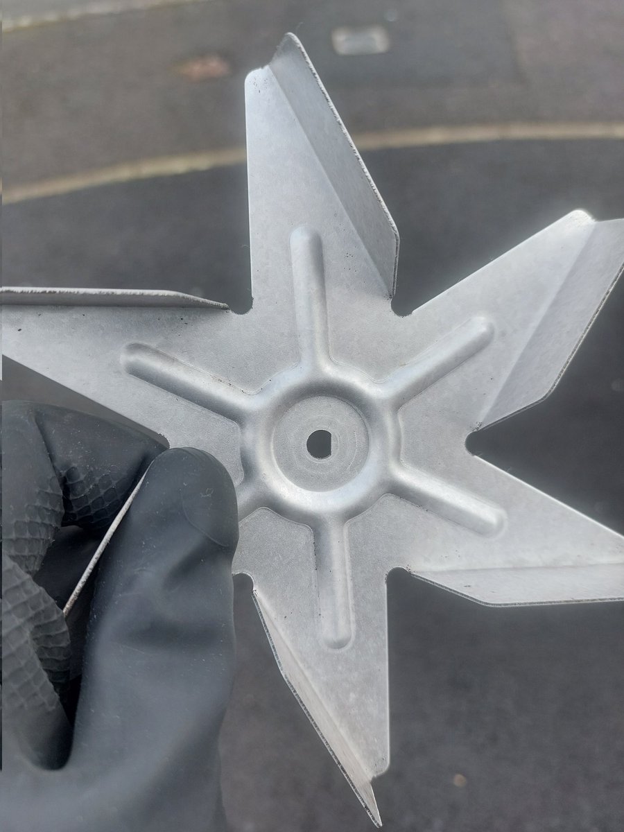 UltraCleanHome's tweet photo. This customer asked if we'd fitted a new fan blade on her Rangemaster! Nope, just the result of a thorough, professional oven clean 🙂 https://t.co/SUEaNlPLle