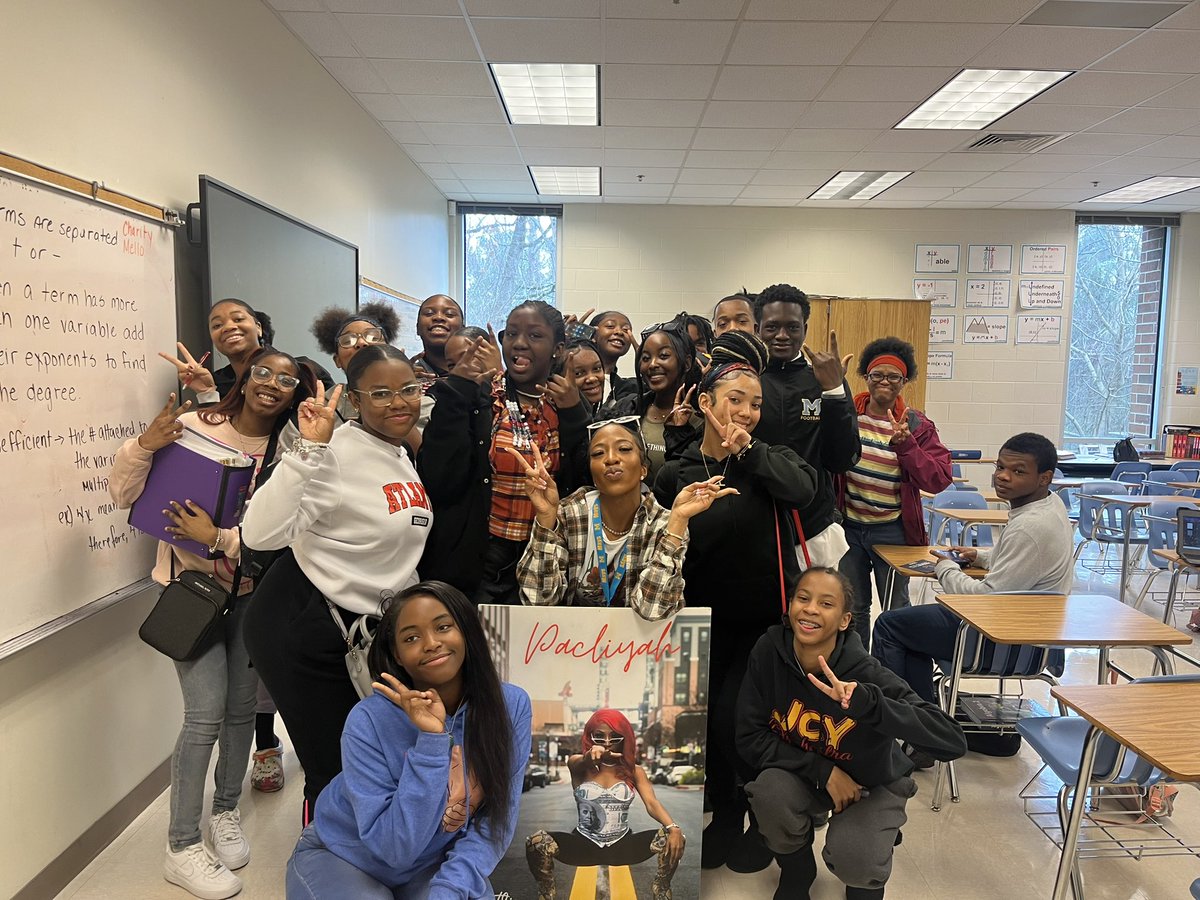 Career Day at Mays High School🤍🥳 Liyah love the kids! It’s all about community fr, I love everyone I met today fr🥹🫶🏽 so grateful! #MaysHighSchool #UpcomingArtist