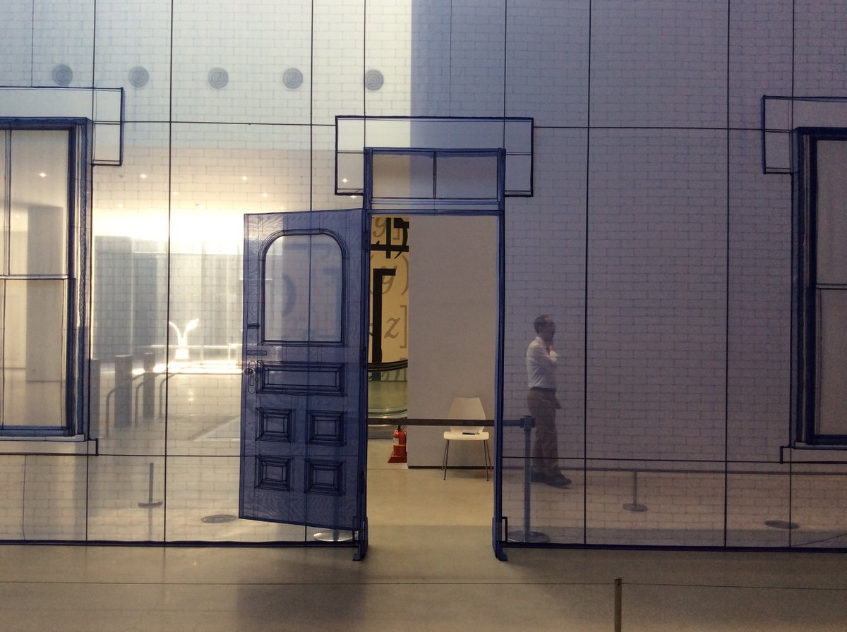 Chimni_Wiki's tweet image. The installation explores his life through multiple perspectives via his homes in Korea and US. It expresses the fleeting and intangible existence that immigrants can feel. #HouseHistoryHour #ConceptArchitecture.