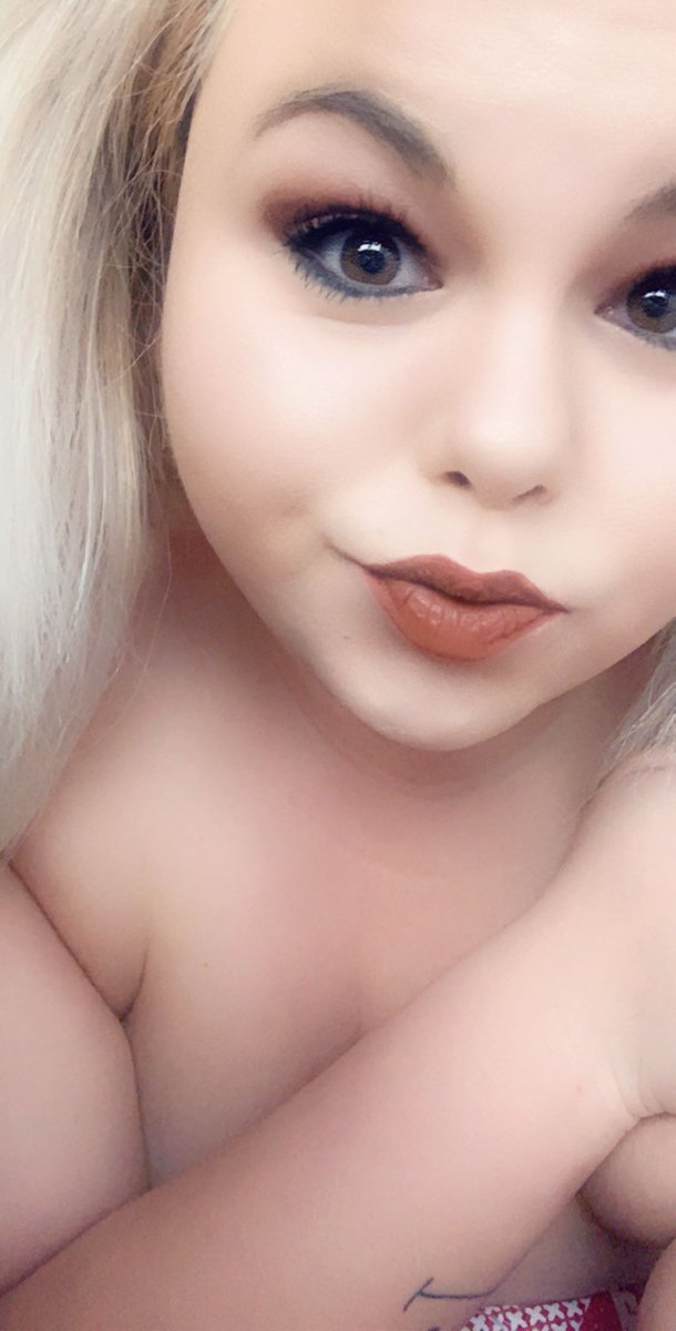 SummerRayne1997's tweet photo. Somebody #spoil ya girl! I've got plenty to offer! #cashapp #selling #horny #slutty #panties #forsale $SummerRayne97 https://t.co/0lwqVZAAh0