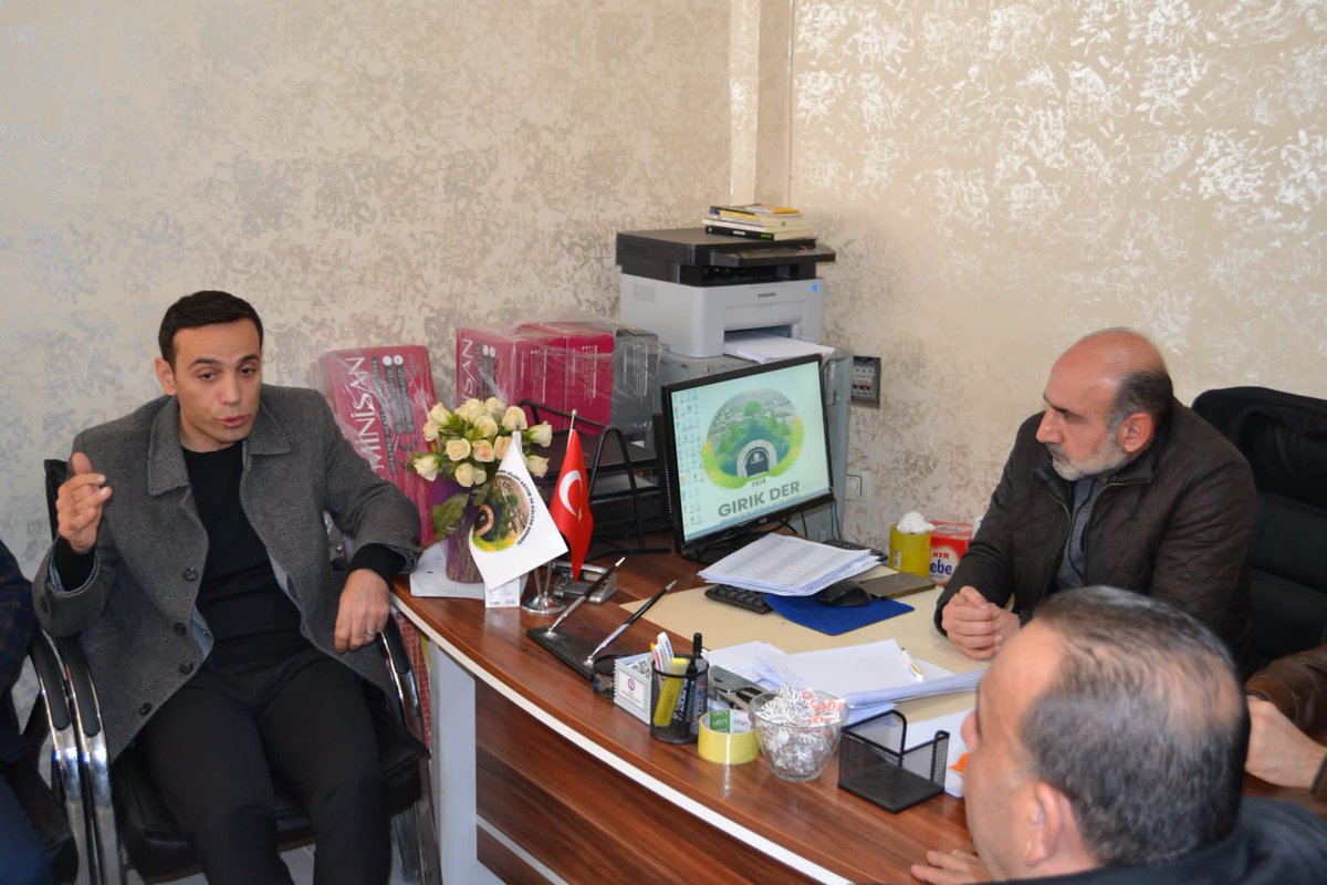 Depremzedeler için GırıkAmo Derneği'nin yaptığı yardımlardan ve hizmetlerinden dolayı teşekkür ziyaretine gelen Kaymakamımız Sayın Cihat KOÇ,dernek olarak bizde hem ziyaretinden hem yaptığı hizmetlerinden dolayı teşekkür ediyoruz.#silopi #deprem #BeraberizTürkiye #
