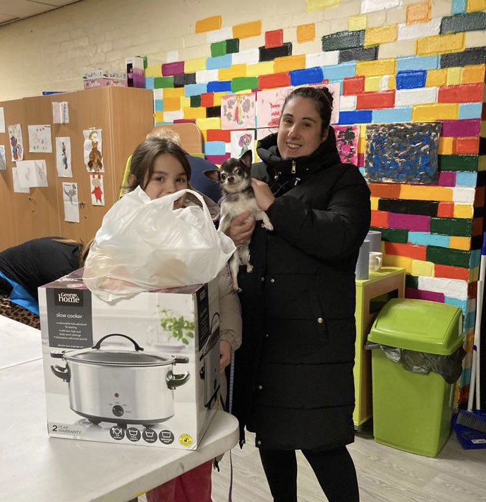 myKFCA's tweet photo. Thank you @heaneylcvs @PlayMpac for popping by today to see our #MeetToEat holiday playscheme in action. Here are some happy parents taking home their slow cookers & ingredients 👏 @Feeding_Britain @feedinglpool @LpoolCityRegion @TNLComFund @CF_Merseyside https://t.co/Mbw8YYoSA3