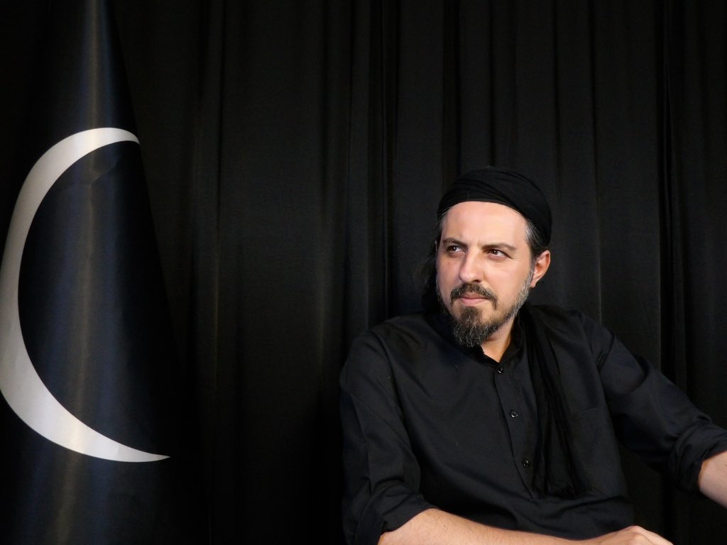 Hilafeti muhammediye
Onun alnı geniş, burnu ise ince olacaktır. (Tirmizi)