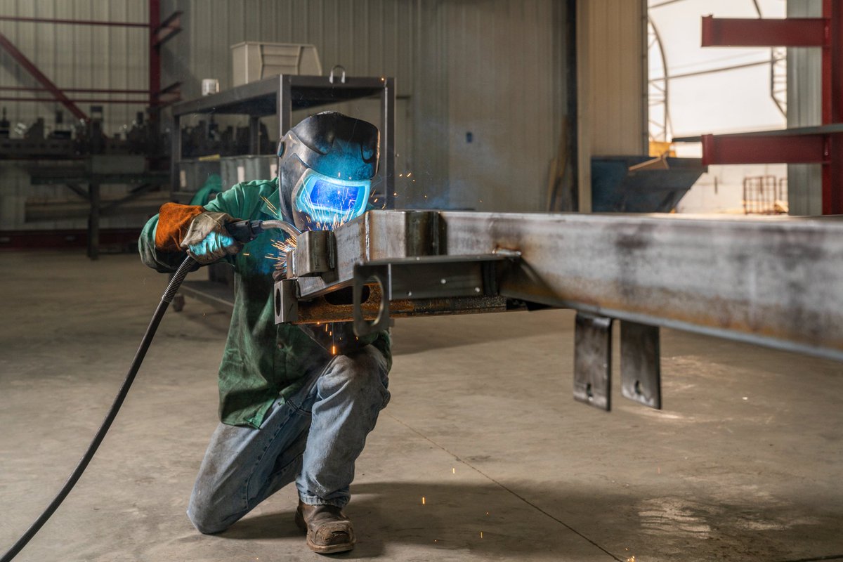 Conexus_IN's tweet photo. A custom robotic welding system to automate @LibertyTrailers production of its 20 to 25-foot-long trailers required planning, innovation &amp; flexibility and was helped by an Indiana Manufacturing Readiness Grants award. The result: 8x increase in output. https://t.co/UNAw8hVdFl https://t.co/Vwfv4IODo9
