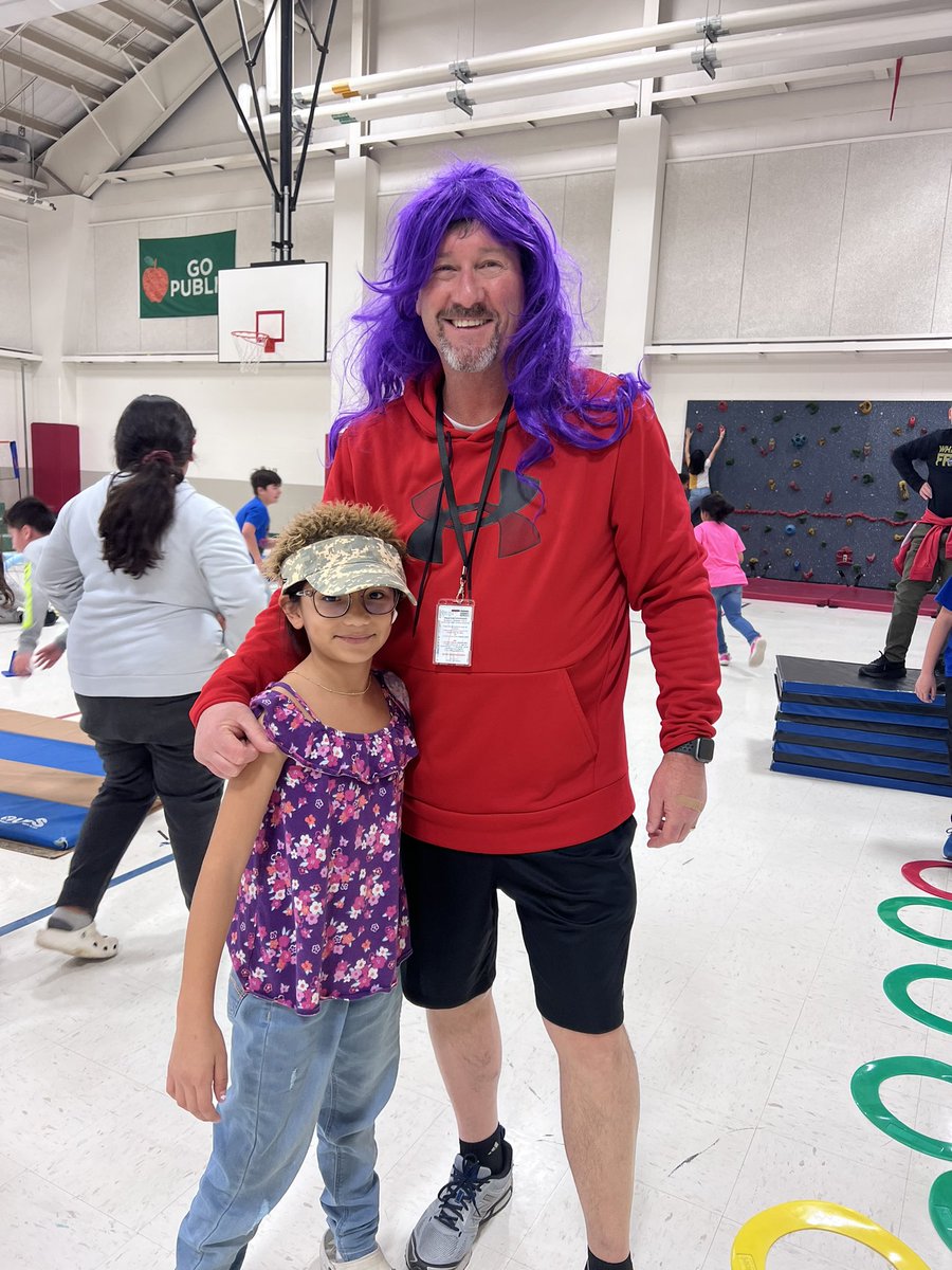 Dchap431's tweet photo. Crazy for kindness day!!!@MayPrincipal @MonroeMayPE @kinderpassion https://t.co/hNYgDcPkRO