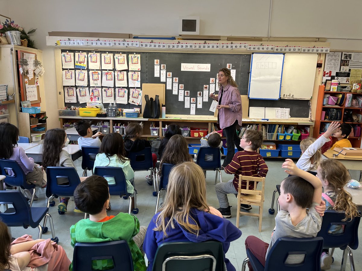 CVatOP's tweet photo. ⁦😁⁩ thank you Ms Levinson for helping the G2s (Voight) map our vowel sounds &amp; bring rm 11s sound wall into closer reach ⁦as a tool ⁦⁦@orioleparkjps⁩ @tdsb⁩ to help with our reading &amp; writing https://t.co/Wvl4K4p3JN