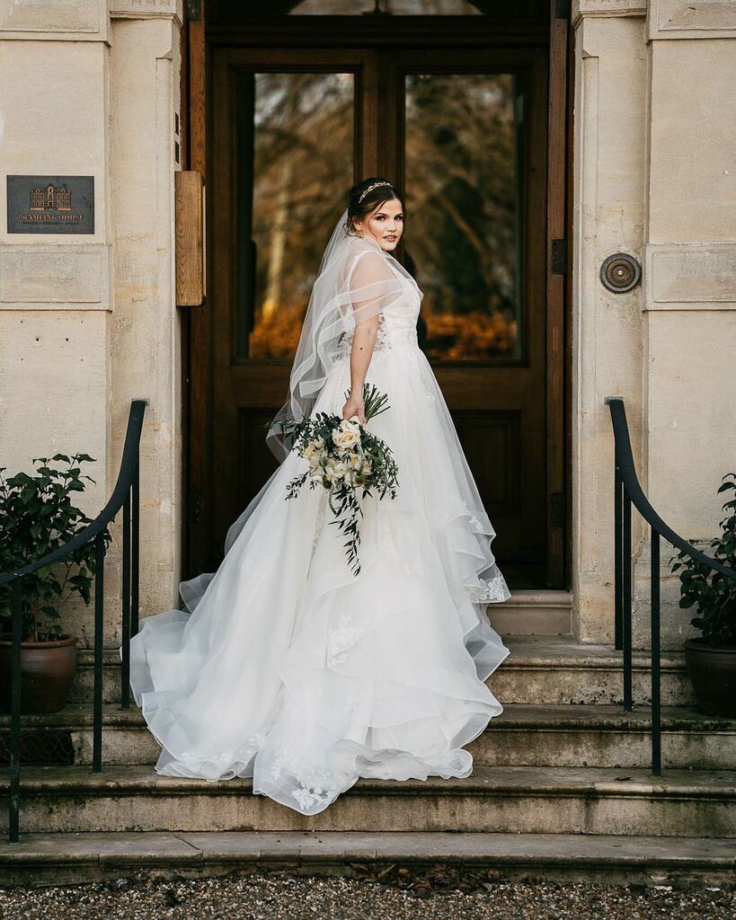 tcullenphoto's tweet photo. I was lucky enough to capture a gorgeous styled shoot recently at a new wedding venue in Canterbury 🌿
If you’re looking for somewhere special for your big day, it’s worth checking out Bramling House 💕
Excited to share more awesome pics of this shoot soon 🌸
#kentweddingvenue… https://t.co/cWPtK2CStb