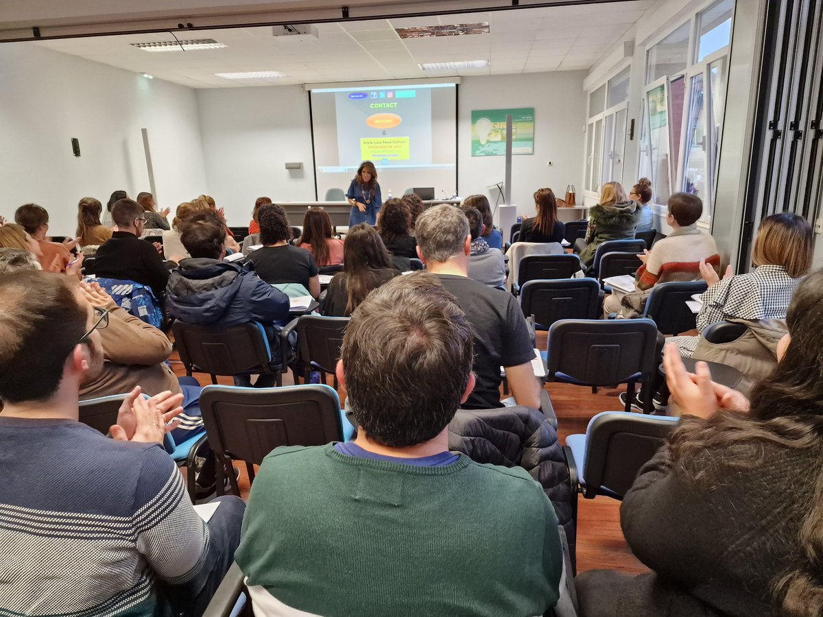 cprgijon's tweet photo. On the current  CLIL agenda, Marisa Pérez Cañado hablando de inclusión, diversidad y equidad en los programas bilingues (hot issues). Muchisimas gracias por el entusiasmo y el compromiso  #CLIL #bilingue @Educastur @cpravilesocci @CPROviedo @cprcuencas https://t.co/FLbxdwKgHb