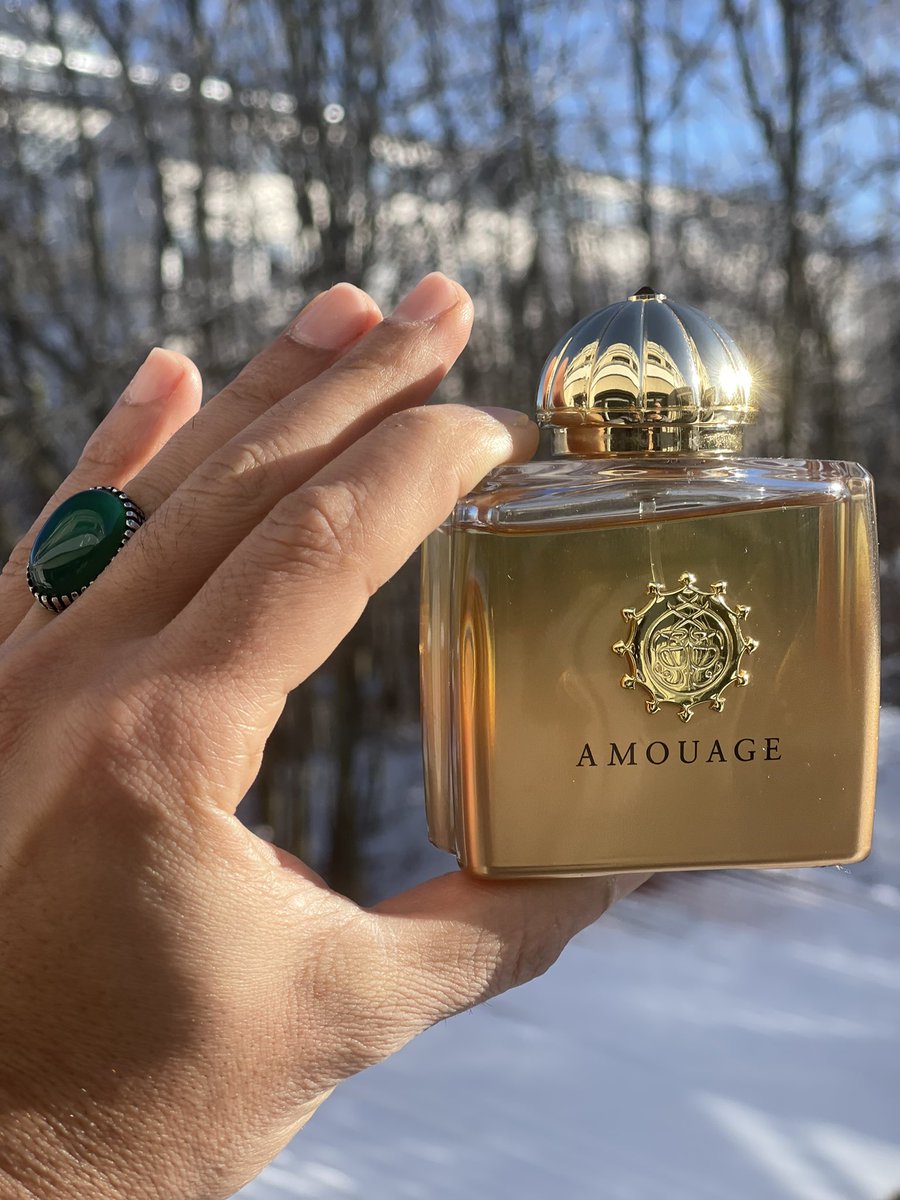 #رابطة_عشاق_العطور منذ الأزل أرتبط بالعرب طيب رائحتهم ورونق ملبسهم وجود قريحتهم قبل أيديهم Amouage Ubar قافلة عطرية علي طريق اللبان تبداء من لبان أوبار وعنبر حوت بحر العرب مرت بفل تهامه وزهور برتقال نجران وياسمين الشام رحلة عطرية عبر العصور مستمر عبقها بفضل أمواج 🌹