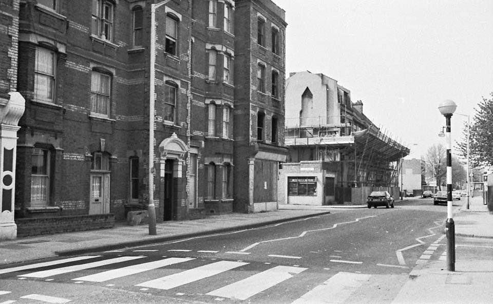 DarrenOfAlbany's tweet photo. Fond memories of growing up here, Albany road, SE5… little corner shop which was affectionately known as The Greek shop @journeymanstev1 Good times mate!
@mongsley Old Kent rd one end &amp; Walworth rd the other… @SE5Forum @se17 https://t.co/Ypa7laiwt8