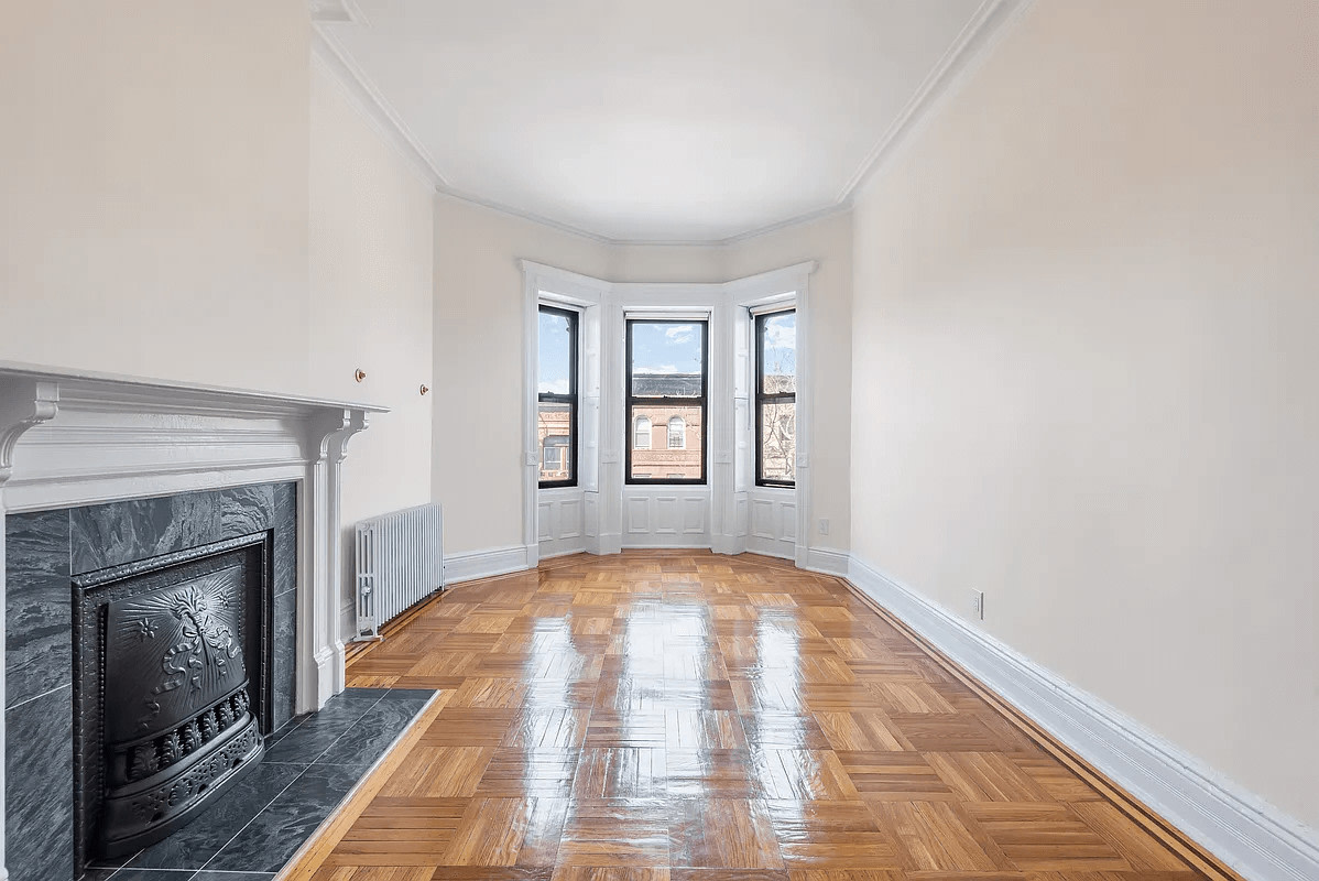 Brownstoner on Twitter "Brownstone OneBedroom With Mantel, Bay Window