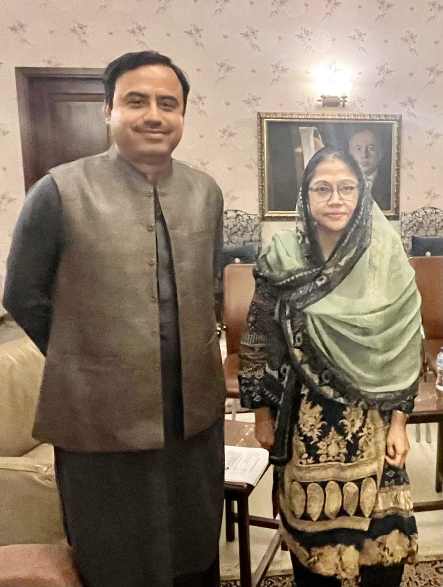 mersadambalhro1's tweet image. پیپلز یوتھ آرگنائزیشن سندہ کے صدر اسپیشل اسسٹنٹ وزیر اعلیٰ سندہ محترم جاوید نایاب لغاری کی سندہ کی بہادر بیٹی ایم پی اے سندہ اسیمبلی مرکزی صدر پاکستان پیپلز پارٹی وومین ونگ ادی فریال ٹالپر صاحبہ سے ملاقات کی اور موجودہ سیاسی صورتحال پر تبادلہ خیال کیا گیا. 
#PYOSindh 
#PPPFamily