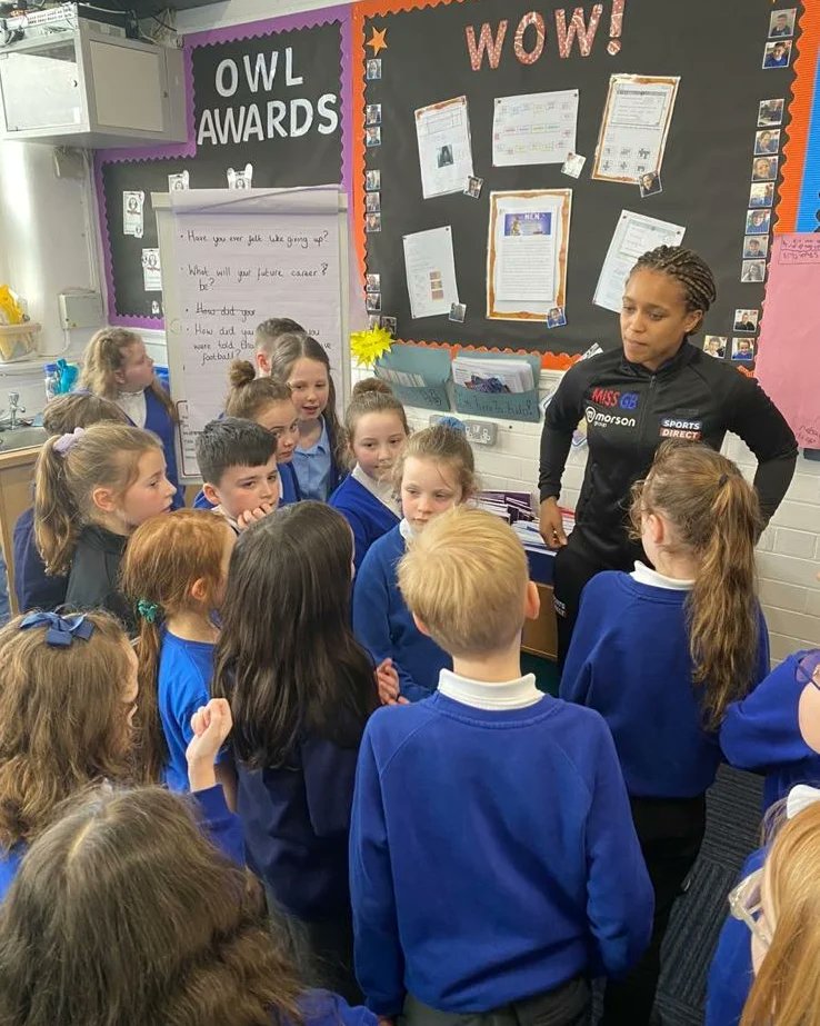 NewBrightonPS's tweet photo. We had a special visitor today in our PHSE lessons. The children have been exploring their dreams and goals, and today they’ve all met WBC female super-welterweight champion, Natasha Jonas. Her message is “never give up.” #nbpsPHSE #NatashaJonas #boxing https://t.co/14GGeKkHlW