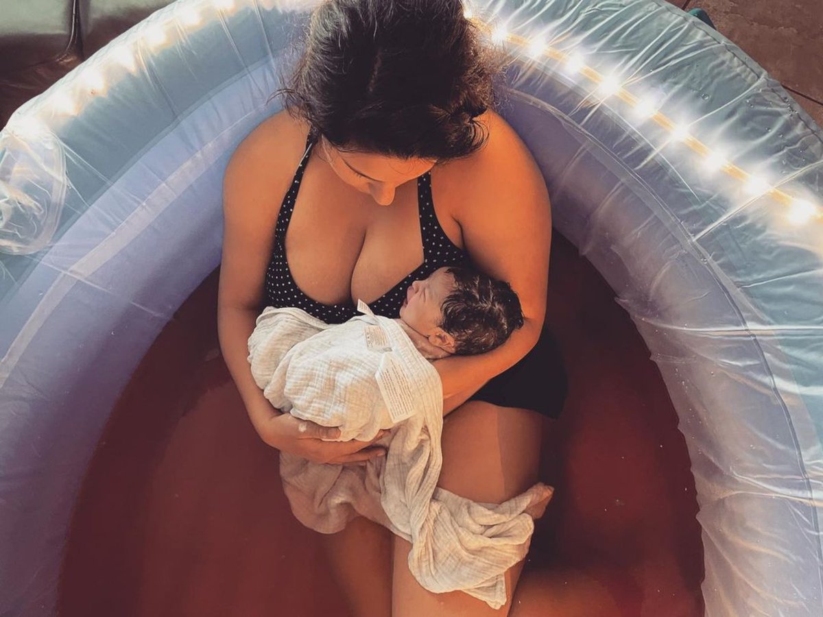 birthpoolinabox's tweet photo. Elias Jaxtyn was born this morning as the sun was rising. 🌞 Here he is just moments after birth, in his mama’s loving arms, cord still attached, surrounded by so much love from his family.
This was her second VBAC and first HBAC
.
.
#midwife #homebirth #waterbirth #vbac #hbac https://t.co/2ujNXO0GQm