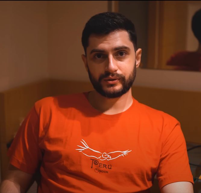 gabernicoll's tweet image. Que guapo le queda el rojo 😊. Mixwell Peruano. Mucho ánimo padre.