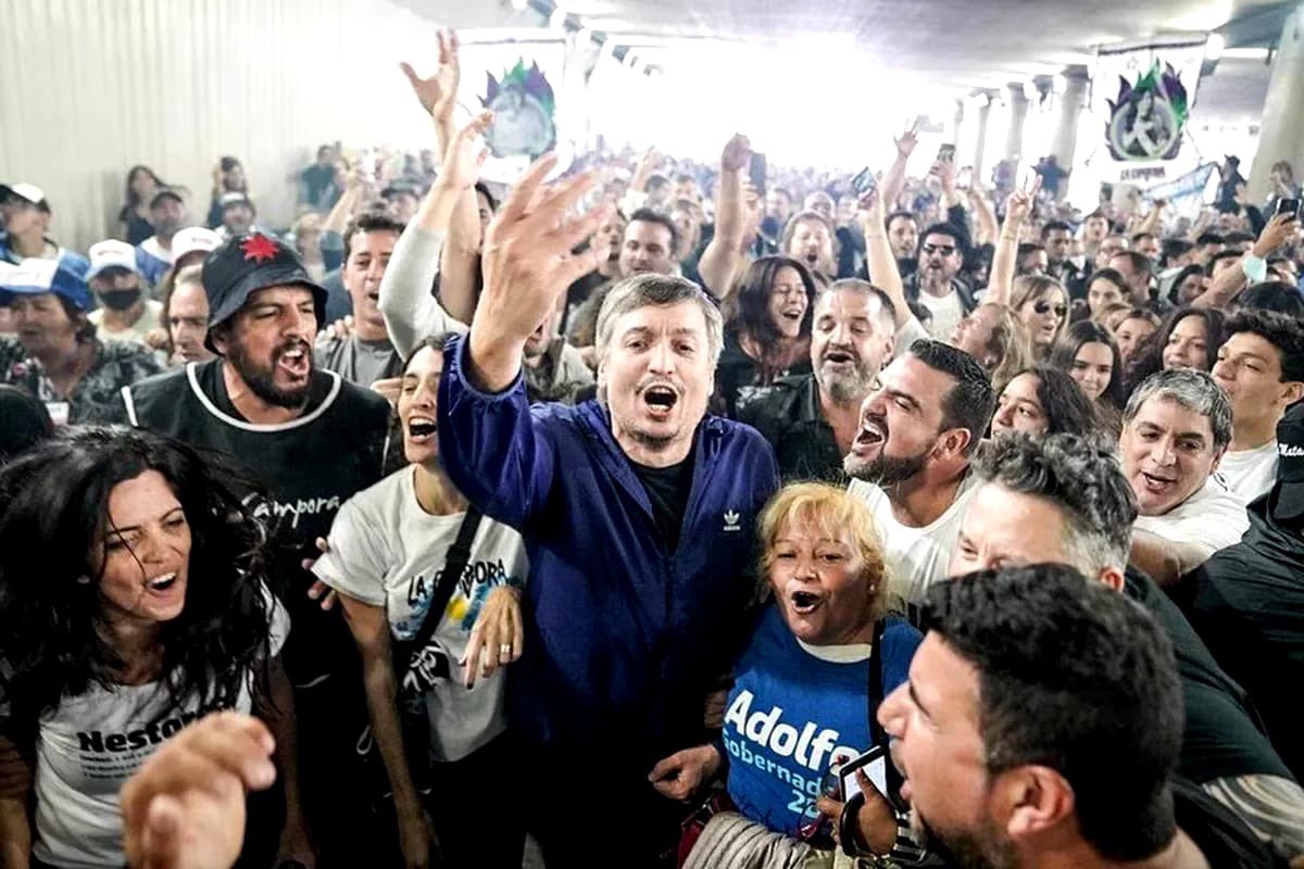WalterVuotoTDF's tweet photo. Máximo, mi querido amigo de militancia, se de tu compromiso en la defensa de seguir construyendo la consolidación de una Patria más justa e igualitaria. No hay dudas que la fuerza de la militancia de base impulsa los buenos cambios que hoy nuestro País necesita. https://t.co/UKTP8fYIXM