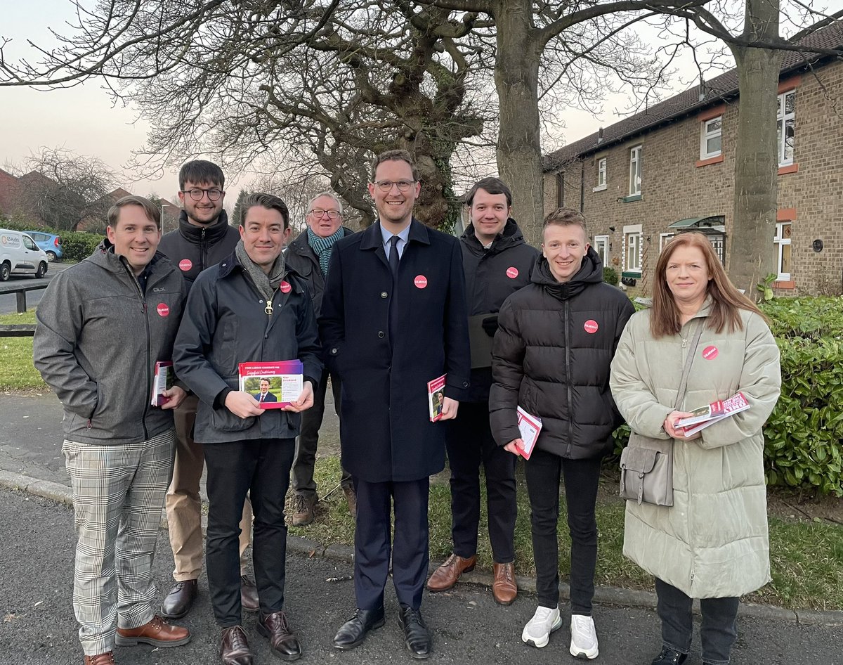 NAS_Labour's tweet photo. Great to welcome @darrenpjones to Sedgefield this week to speak with local members and constituents. 

Excellent response on the #LabourDoorstep and great enthusiasm for our brilliant Parliamentary Candidate @AlanStrickland https://t.co/LCYrjbYqCD