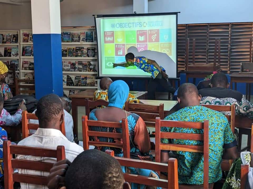DariusChabi's tweet photo. Retour en images sur les temps forts de la communication que j'ai eu le plaisir de donner aux jeunes dans le cadre de la JM des #zones_humides. Thème : <<Impacts des zones humides dans la lutte contre les changements climatiques et la vie des populations>>.
#MSc_DariusChabi https://t.co/T3LqI9vYRy