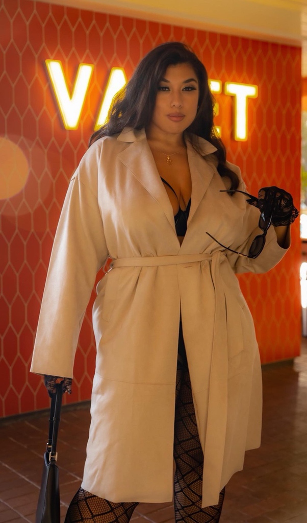 Forever21's tweet photo. Dresscode: Valet Status Only, @Adriana.dondada 🔥
Shop #forever21plus online & in-select stores at your nearest F21 store
https://t.co/HYLRUn0DoU