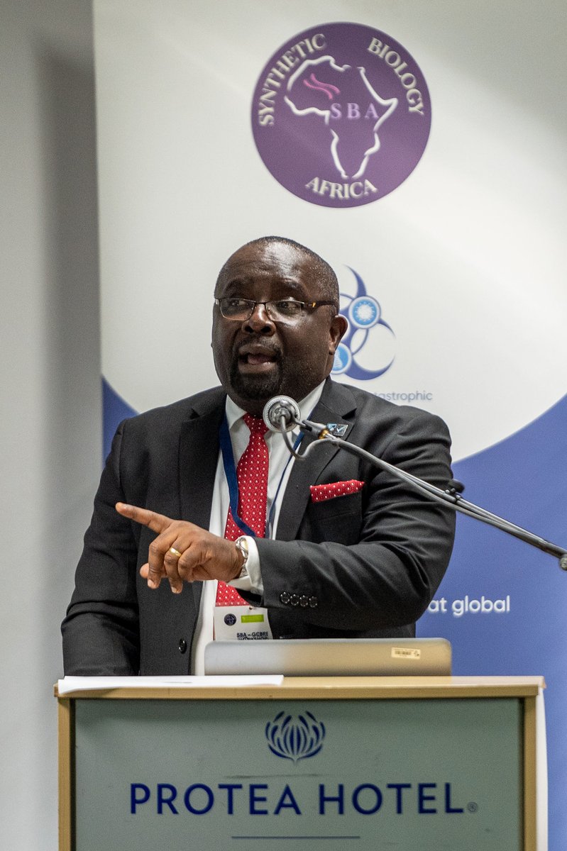 otimgeoffrey25's tweet photo. Captions of Day 2 of @SynBioAfrica regional #workshop on #pandemic #preparedness and #response for Southern Africa participants ongoing in #Johannesburg,  South Africa, hosted by @nicd_sa 
The students' GCBRI case #competition #winners were also awarded with a glass plaque 🏆 https://t.co/Bb36Qw7Y3W