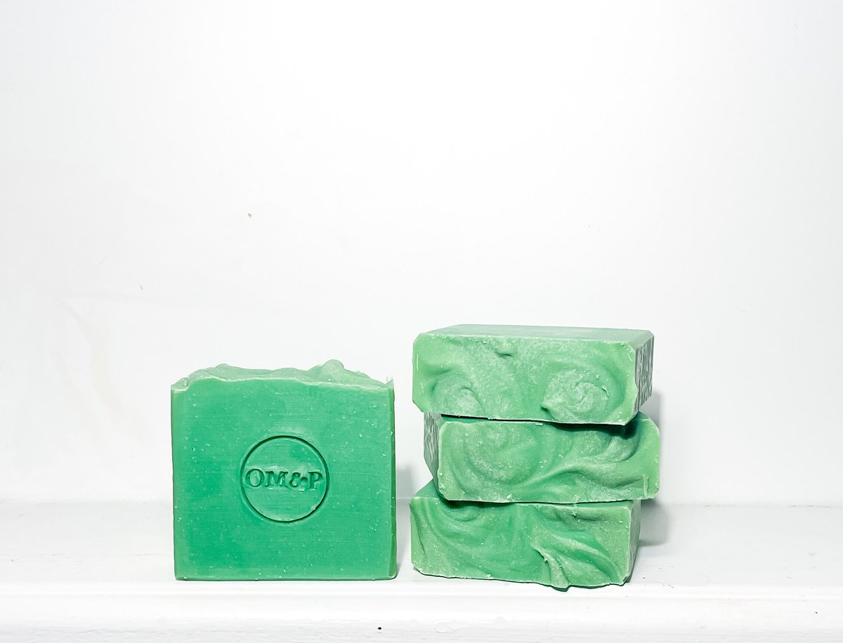 _OMandP_'s tweet image. Introducing the Sea Green Artisan Soap. 🌊 🧜‍♀️

The Sea Green Artisan Soap Bar is a creamy and fragrant bar that features white kaolin clay. #soapmakers #homemadesoap