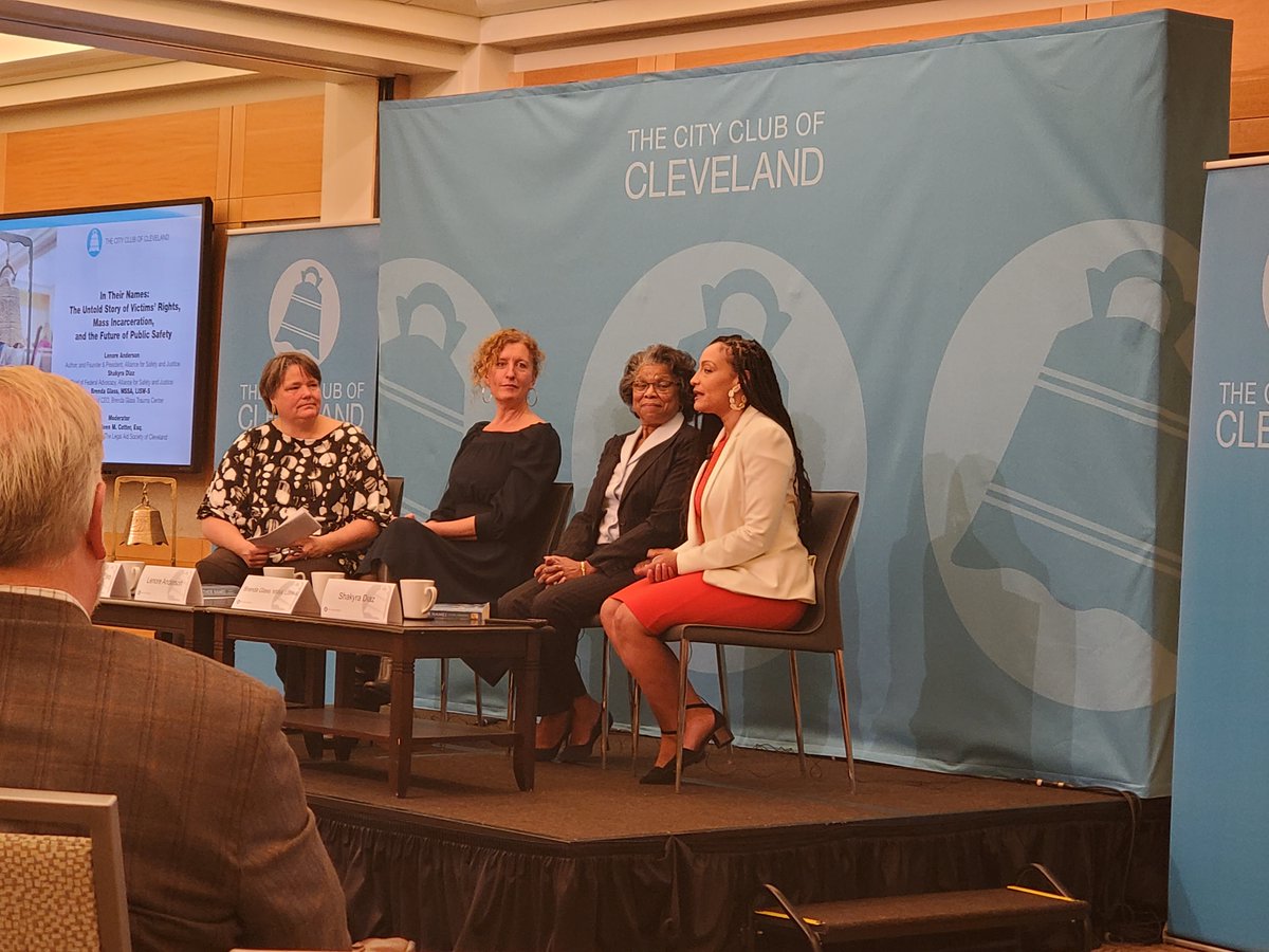 _LenoreAnderson's tweet photo. I love Cleveland! Such an amazing city full of leaders charting a new path for safety.
Thank you so much to @TheCityClub and @CSSJustice Ohio members for having me. https://t.co/x62FShJWqs